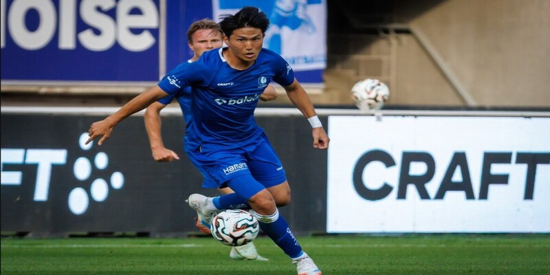 Tsuyoshi Watanabe đã xuất hiện thi đấu ở giải bóng quốc tế